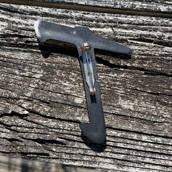 Gold T Pin - Picture 4 of 5